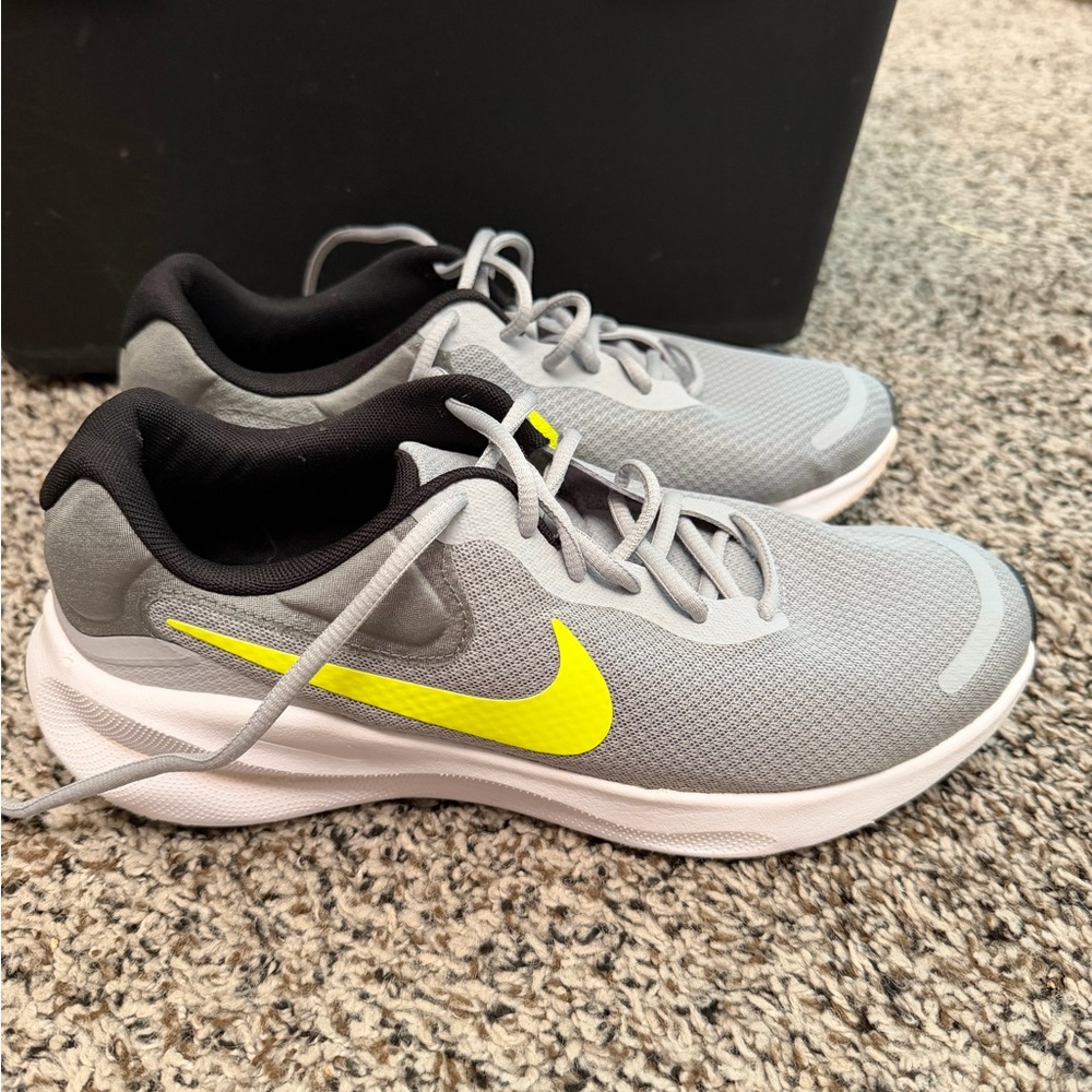 Nike Light Gray Mesh Trainers with Neon Yellow Swoosh